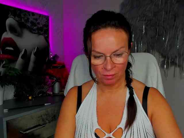 HelenSHOW1 webcam