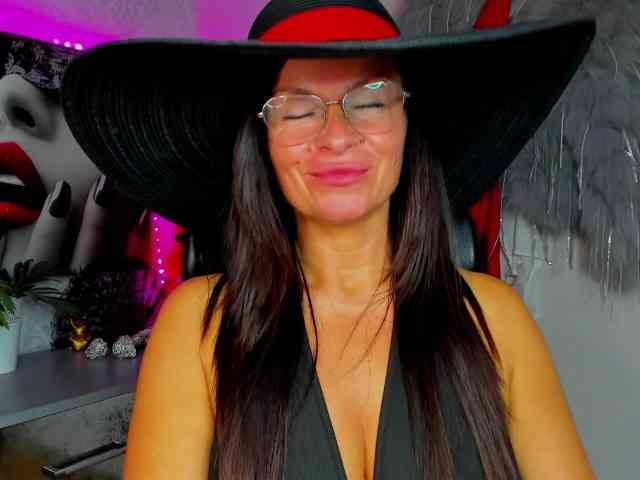 Model: HelenSHOW1