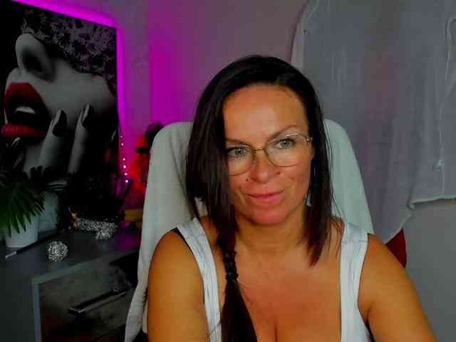 Model: HelenSHOW1