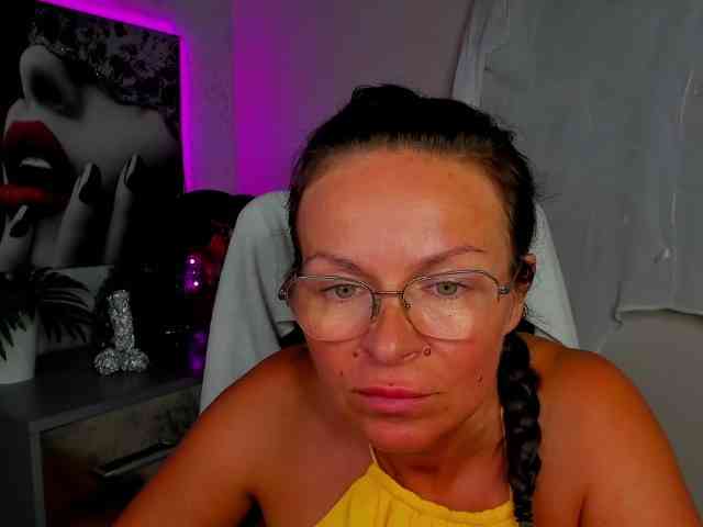 Model: HelenSHOW1