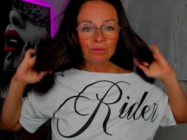 HelenSHOW1 webcam