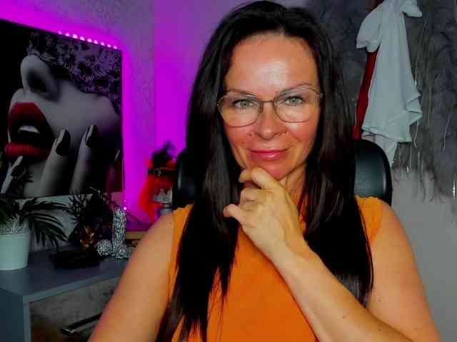 Model: HelenSHOW1