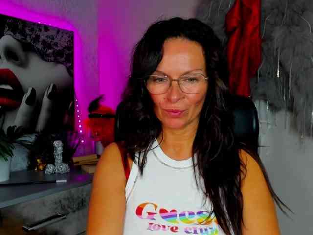 HelenSHOW1 webcam