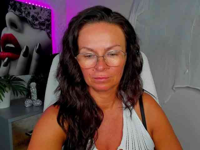 Model: HelenSHOW1