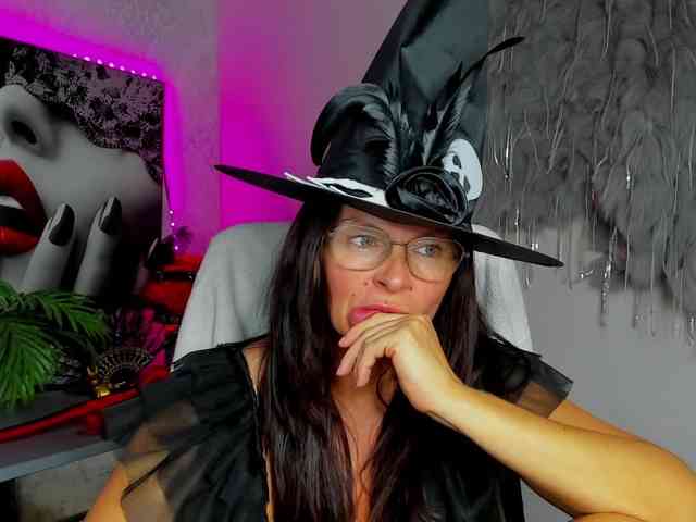 Model: HelenSHOW1