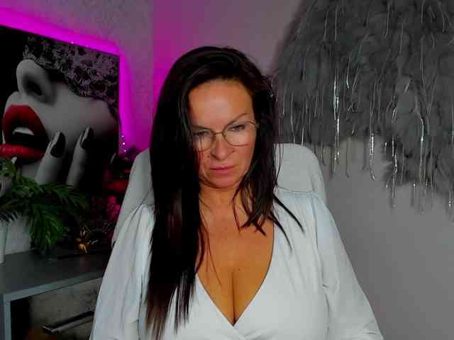 Model: HelenSHOW1