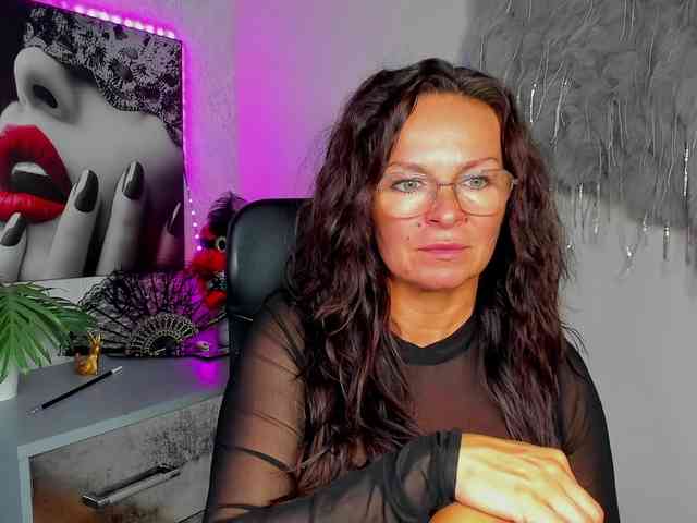 Model: HelenSHOW1