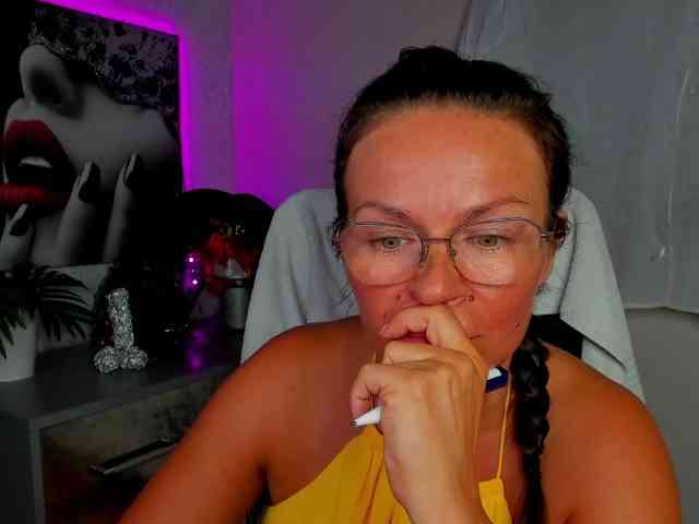 HelenSHOW1 webcam