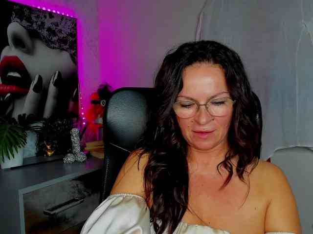 Model: HelenSHOW1