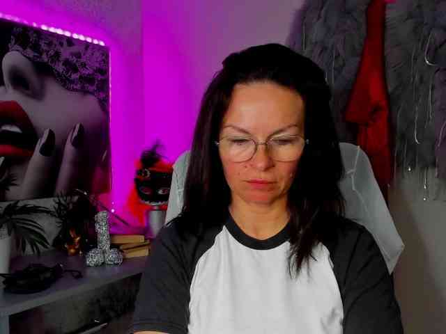 Model: HelenSHOW1