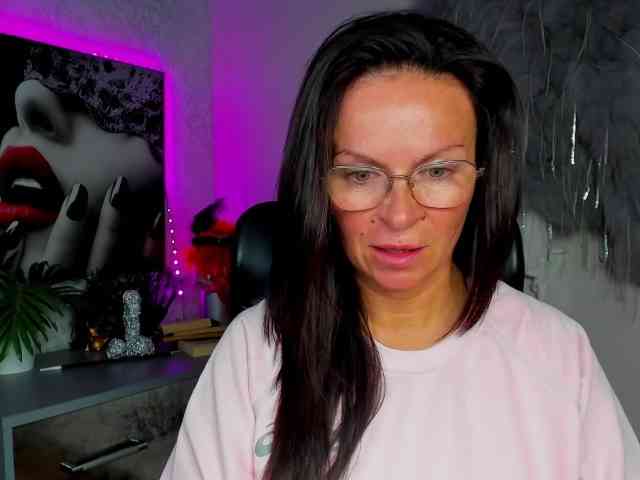 Model: HelenSHOW1