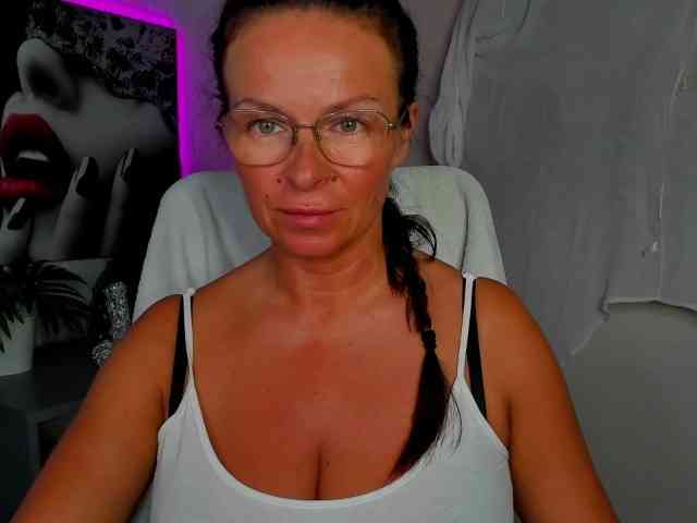 Model: HelenSHOW1
