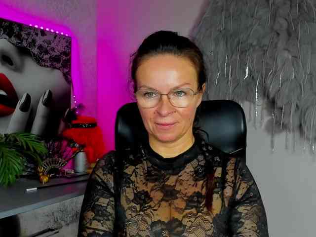 HelenSHOW1 webcam