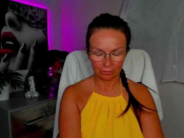 HelenSHOW1 webcam