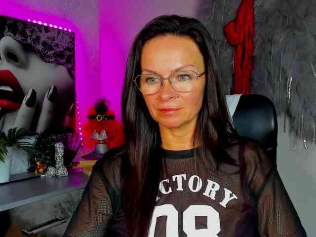 Model: HelenSHOW1