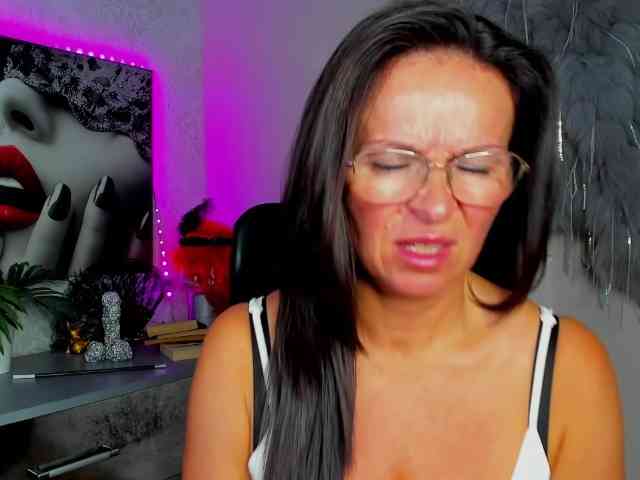 Model: HelenSHOW1