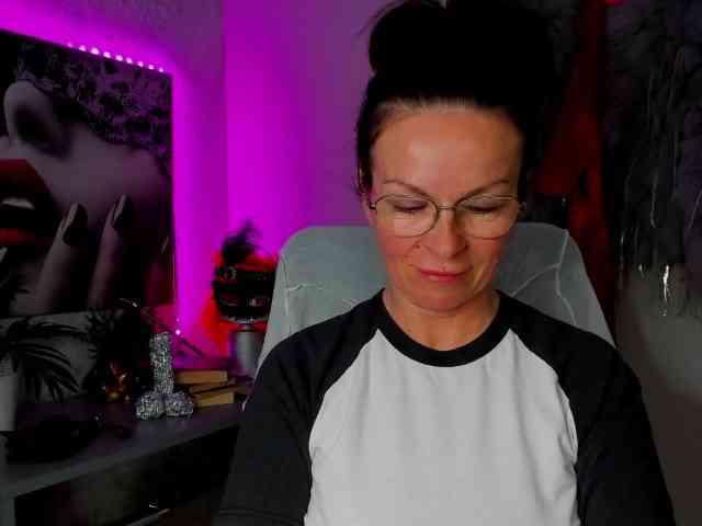 HelenSHOW1 webcam
