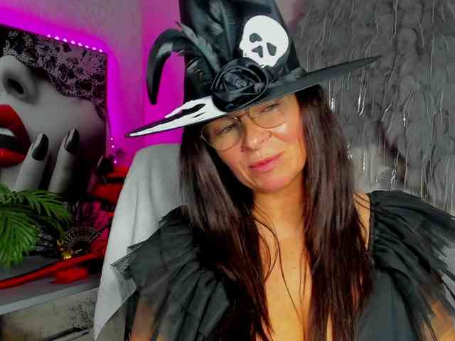Model: HelenSHOW1