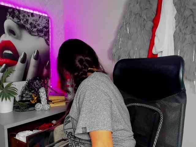 Model: HelenSHOW1