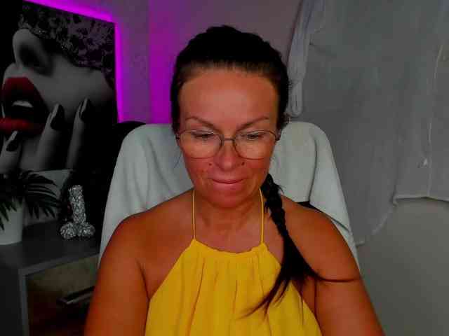 HelenSHOW1 webcam