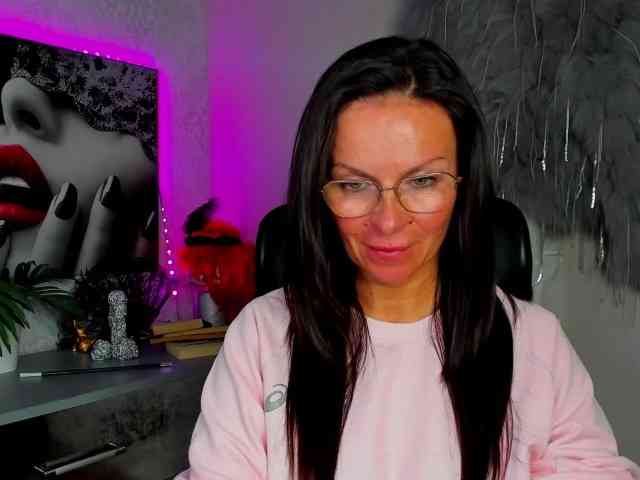 Model: HelenSHOW1