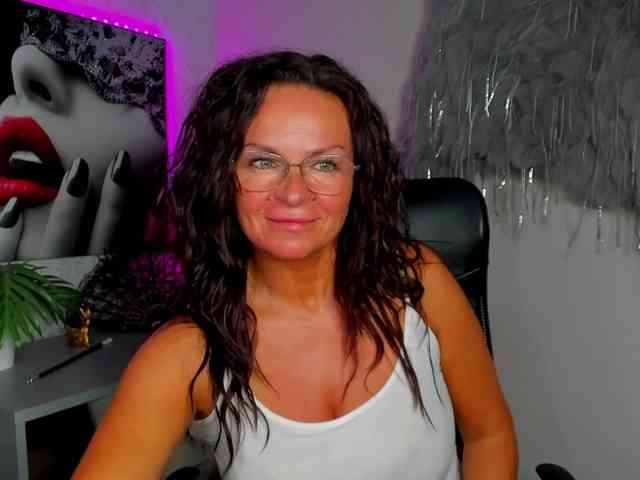 Model: HelenSHOW1