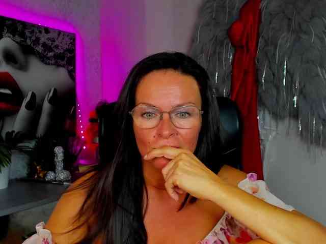 Model: HelenSHOW1