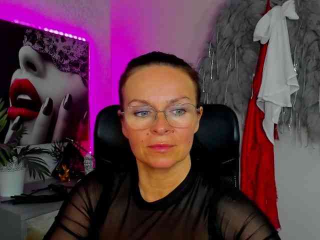 HelenSHOW1 webcam