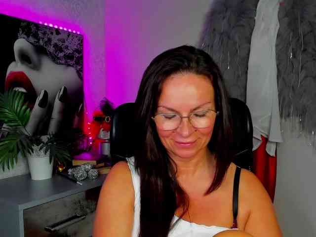 HelenSHOW1 webcam
