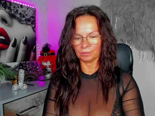 Model: HelenSHOW1