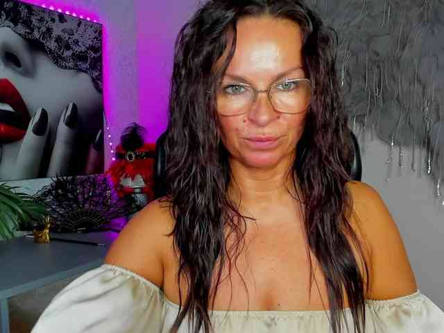 HelenSHOW1 webcam