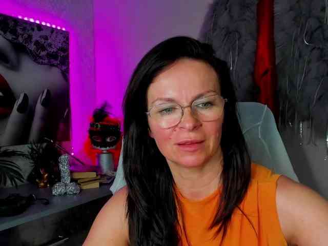 Model: HelenSHOW1