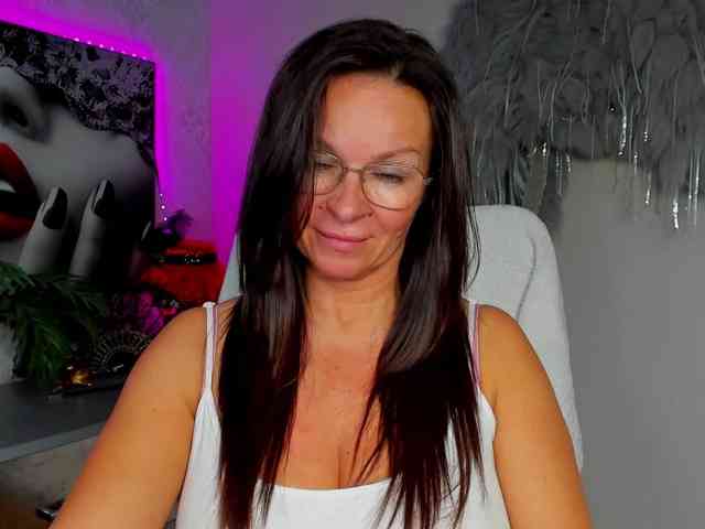 Model: HelenSHOW1