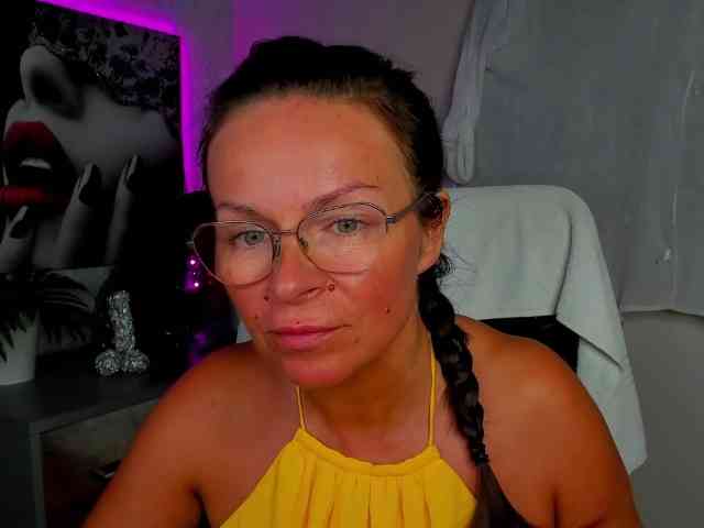 HelenSHOW1 webcam