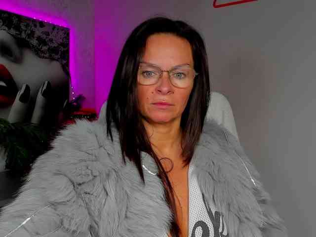 Model: HelenSHOW1