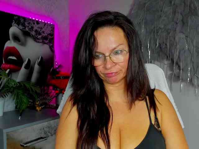 Model: HelenSHOW1