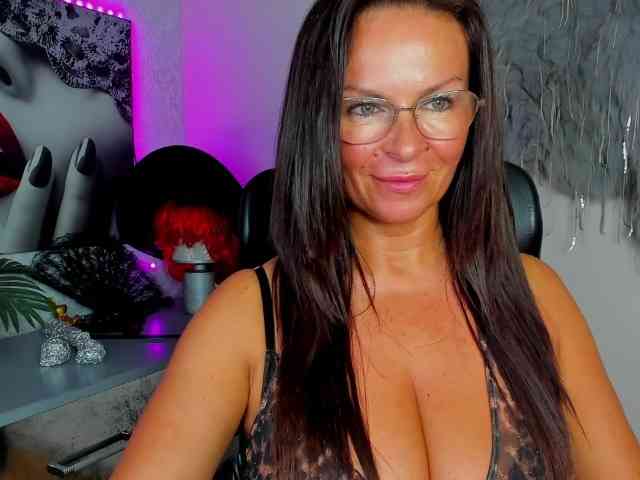 Model: HelenSHOW1