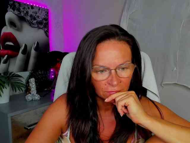 HelenSHOW1 webcam