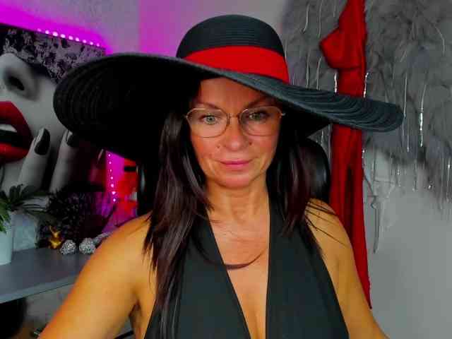 Model: HelenSHOW1