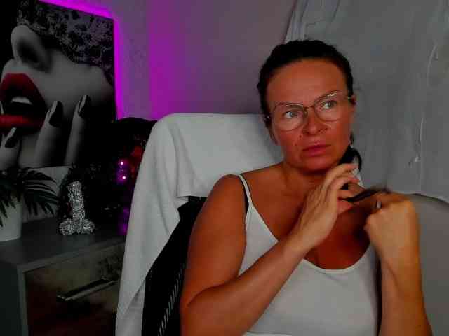 HelenSHOW1 webcam