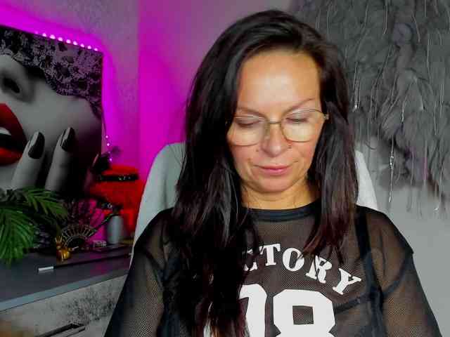 Model: HelenSHOW1