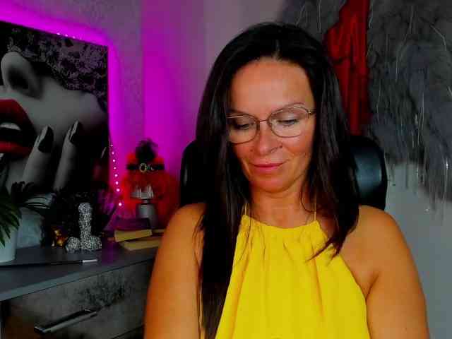 Model: HelenSHOW1