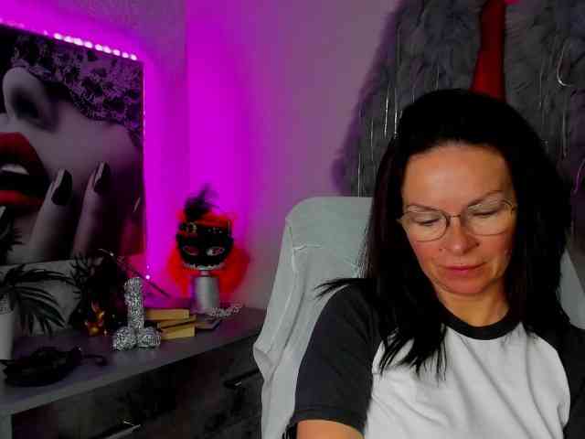 HelenSHOW1 webcam