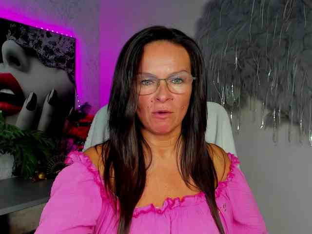 Model: HelenSHOW1