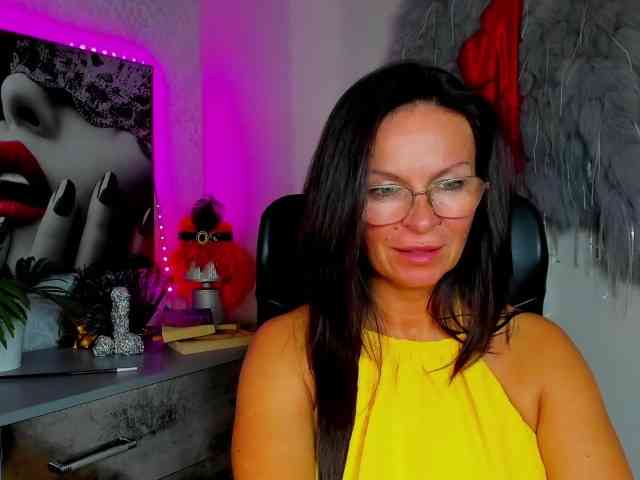 Model: HelenSHOW1