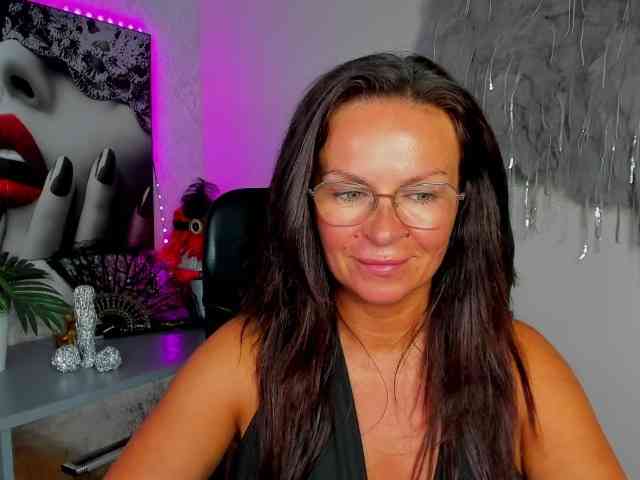 Model: HelenSHOW1