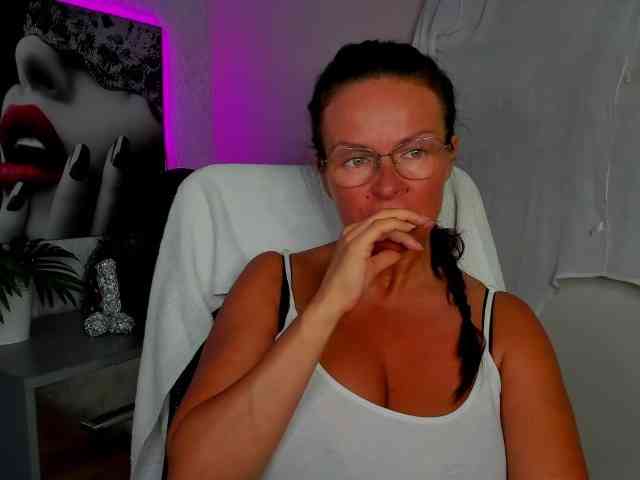 HelenSHOW1 webcam