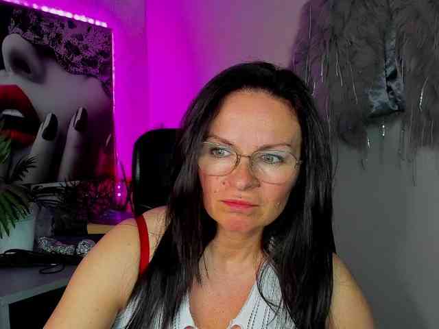 HelenSHOW1 Live Webcam on BongaCams