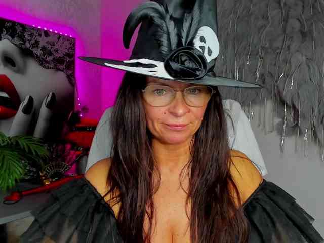 Model: HelenSHOW1