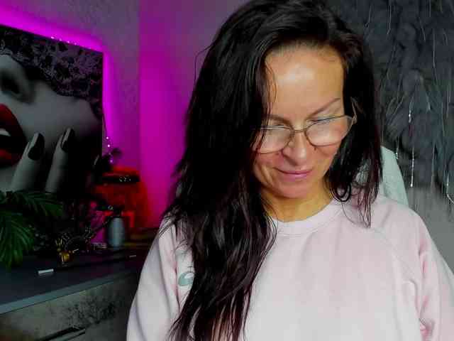 Model: HelenSHOW1